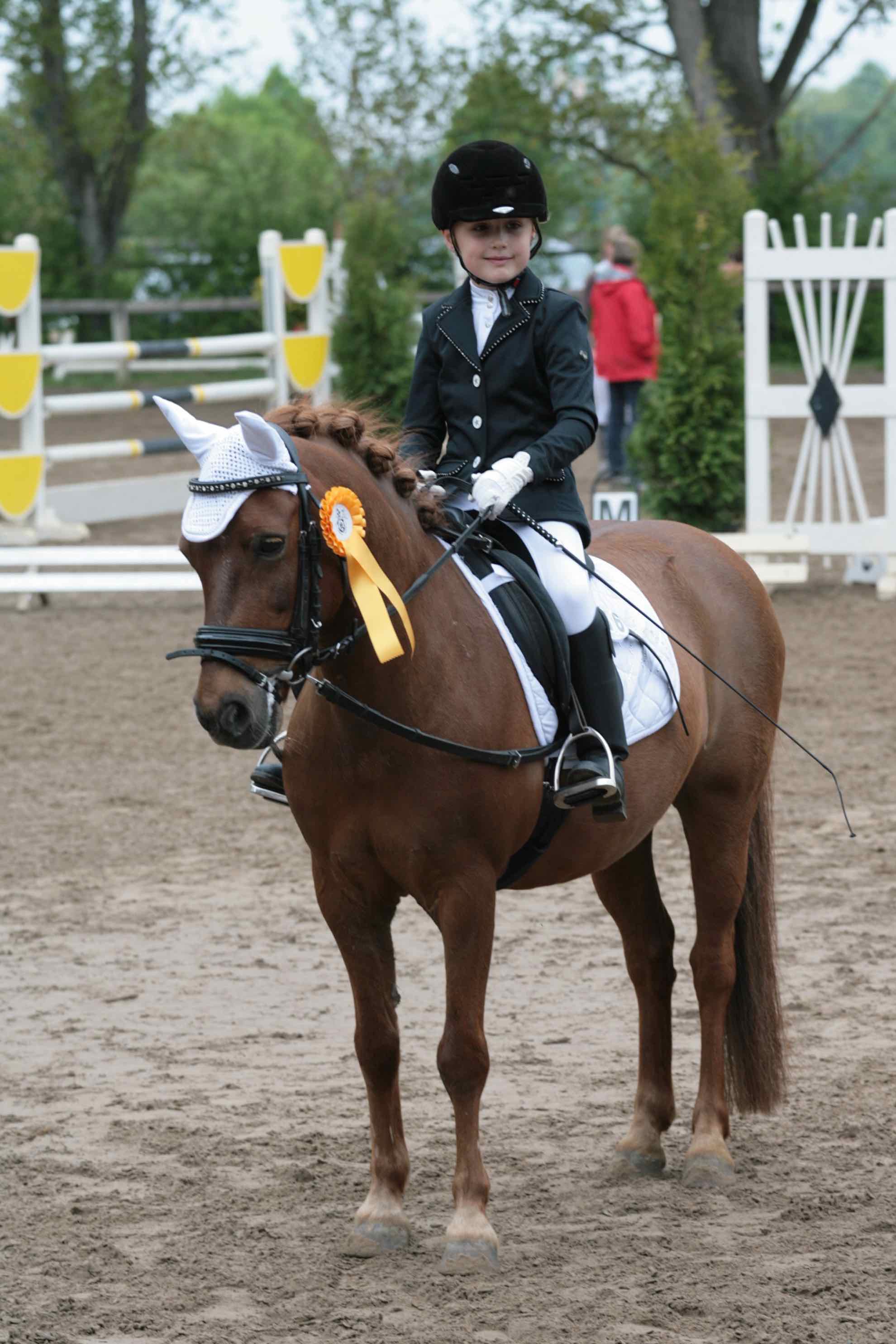 Prüfung 28/3 Reiterwettbewerb für Ponys - 1. Platz - Yara Nowka auf Zeus 77 - RFV Trebur e.V.